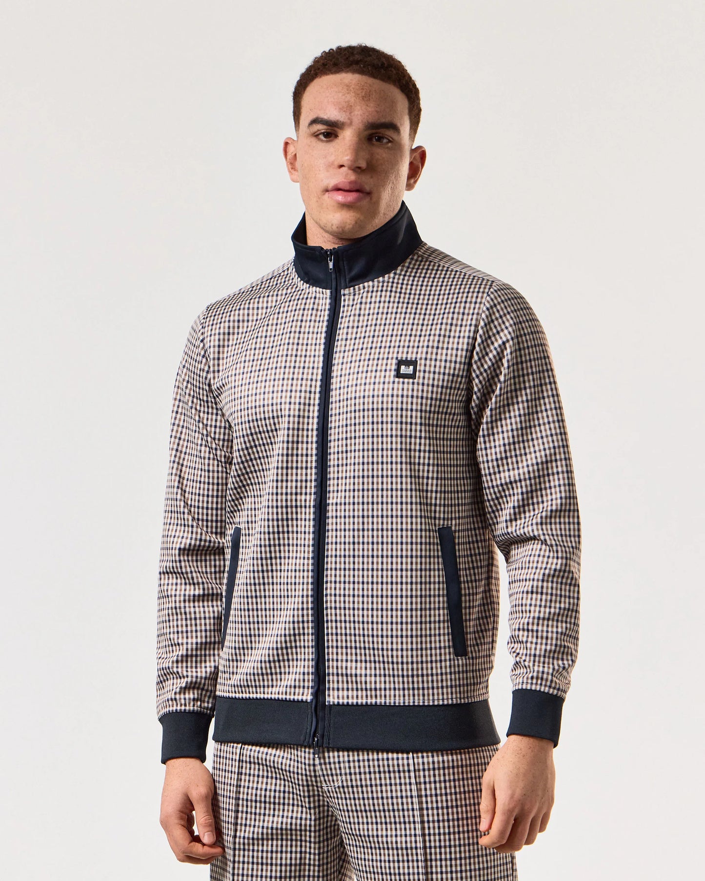 Weekend Offender - Placencia Track Top House Check
